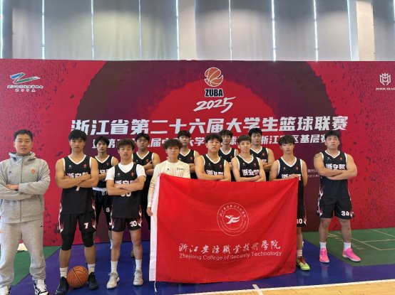 图片包含 建筑, 站, 女人, 男人

AI 生成的内容可能不正确。